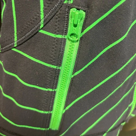 Lululemon Athletica Navy and Green Chevron Jacket - Picture 10 of 14
